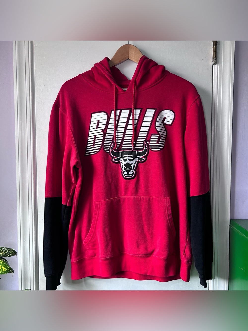 NBA Store Chicago Bulls Large Red Black Hoodie
